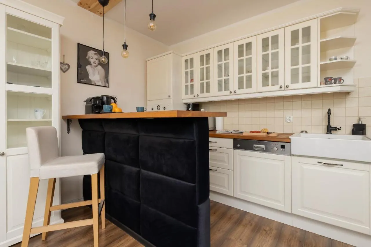 City Center Apartment With Balcony By Noclegi Renters Gdańsk Polska